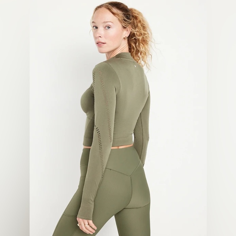 🌼OLD NAVY🌼 Bundle Active Cropped Seamless Workout Top, Size M - Picture 13 of 13
